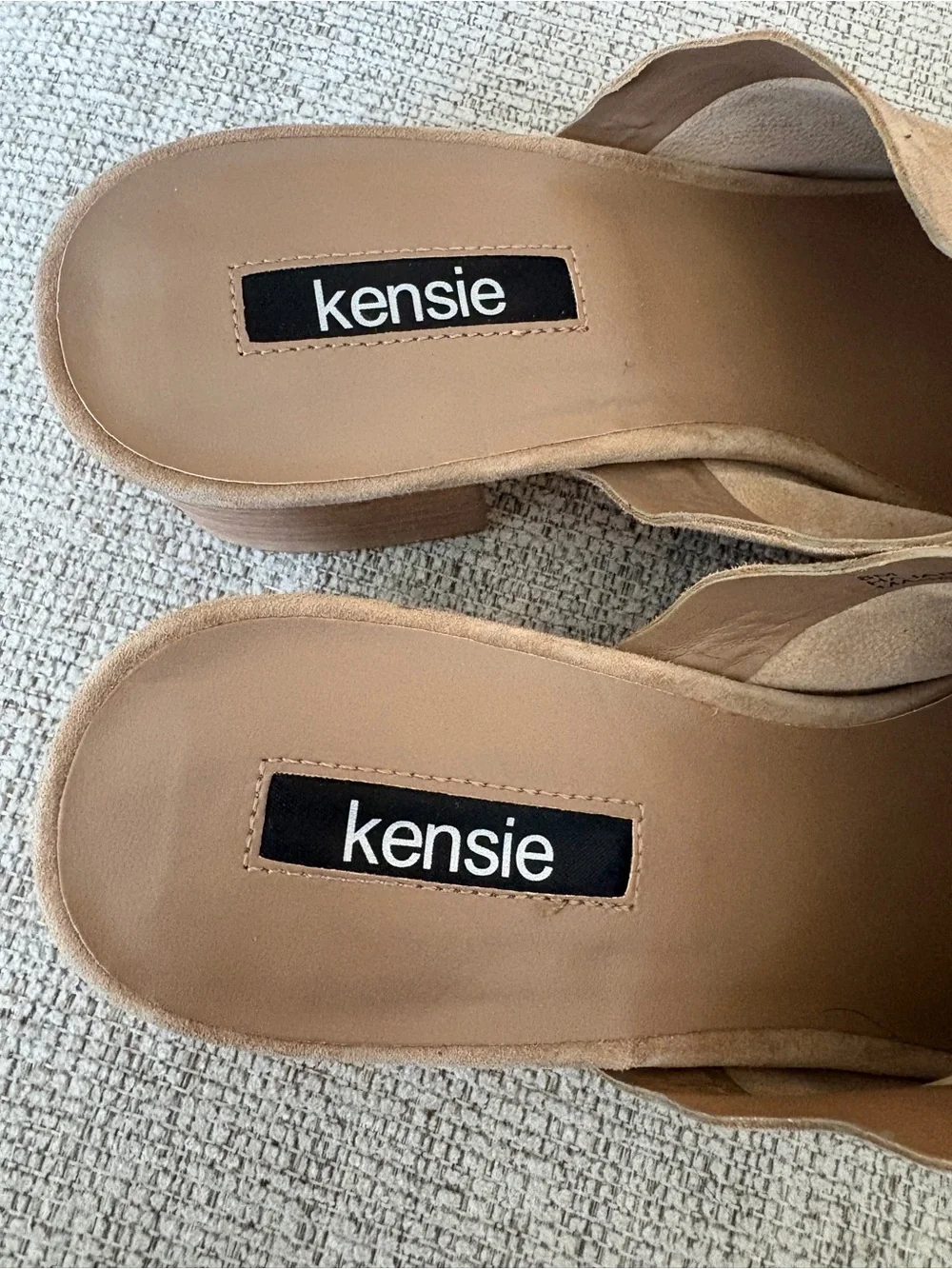Kensie Hajari Taupe Suede Scallop Block Heel Mules Size 8 Like New